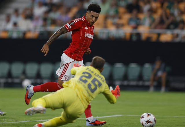 Soccer Football - UEFA Europa League - Real Betis v Nottingham Forest - La Cartuja de Sevilla, Seville, Spain - September 24, 2025 Nottingham Forest's Igor Jesus scores their first goal REUTERS/Marcelo Del Pozo