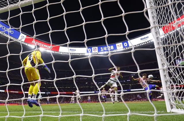 Soccer Football - LaLiga - Atletico Madrid v Rayo Vallecano - Riyadh Air Metropolitano, Madrid, Spain - September 24, 2025 Atletico Madrid's Julian Alvarez scores their first goal REUTERS/Susana Vera