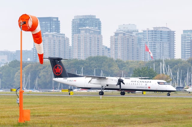 An Air Canada Express plane prepares to take off from Billy Bishop Toronto City Airport in Toronto, Ontario, Canada September 13, 2025.  REUTERS/Carlos Osorio/File Photo