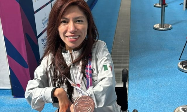 Logra sirena mexicana bronce y récord de América en Singapur 2025