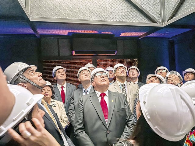 Ministro Montero y la plana mayor del evento apreciaron novedades tecnológicas con recursos de vanguardia.