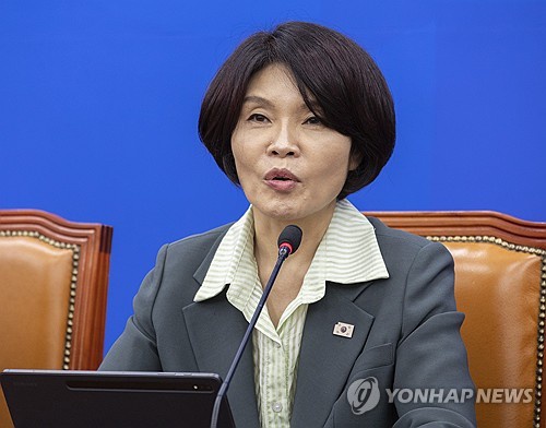 Rep. Han Jeong-ae, head of the Democratic Party's policy committee, speaks at the National Assembly in western Seoul on Sept. 25, 2025. (Yonhap)