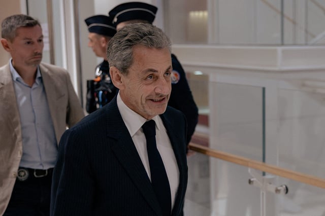 Le 27 mars 2025, le parquet français a requis une peine de sept ans de prison contre Nicolas Sarkozy lors de son procès pour acceptation de financement illégal de campagne dans le cadre d’un prétendu pacte avec l’ancien dictateur libyen Mouammar Kadhafi. 