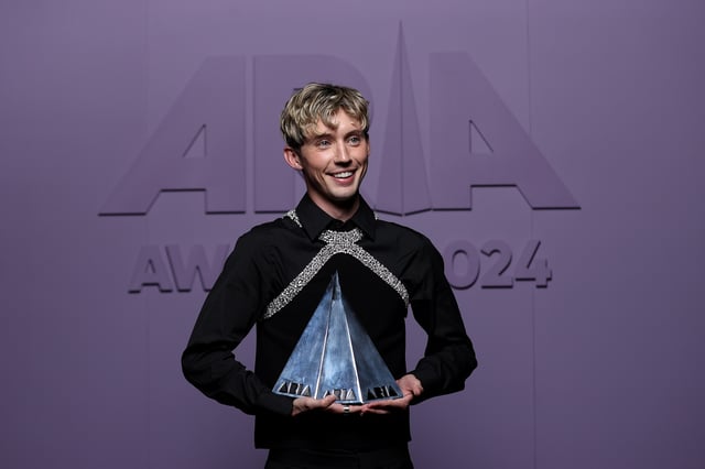 SYDNEY, AUSTRALIA - NOVEMBER 20: Troye Sivan poses with the ARIA award the 2024 ARIA Awards at Hordern Pavilion on November 20, 2024 in Sydney, Australia. (Photo by Brendon Thorne/Getty Images)