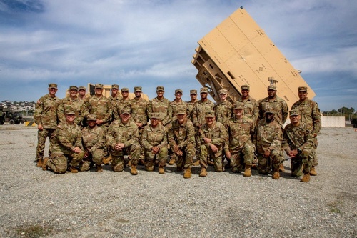 Chief of Staff of the Army Gen. Randy George poses for a group photo with leaders from the 35th Air Defense Artillery Brigade and soldiers from the 6th Battalion, 52nd Air Defense Artillery Regiment, in front of a launcher indirect fire protection capability system at a Patriot tactical site on Sept. 22, 2025, in this photo uploaded on the Pentagon's Defense Visual Information Distribution Service (DVIDS). (Yonhap)
