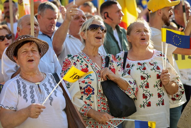 People attend a rally launching the election campaign of the pro-European?Party?of Action and Solidarity (PAS) ahead of the parliamentary elections, in Chisinau, Moldova August 29, 2025. REUTERS/Vladislav Culiomza/File Photo