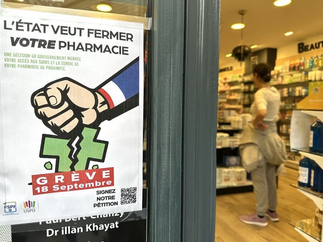 Le gouvernement a annoncé mercredi 24 septembre renoncer temporairement à imposer aux pharmaciens une réduction des remises commerciales sur les médicaments génériques.