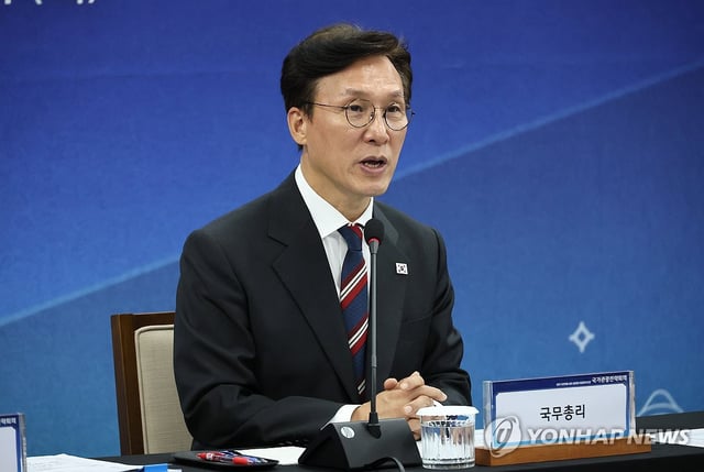 Prime Minister Kim Min-seok speaks during a national tourism strategy meeting at an office of the state-run Korea Tourism Organization in Seoul on Sept. 25, 2025. (Yonhap)