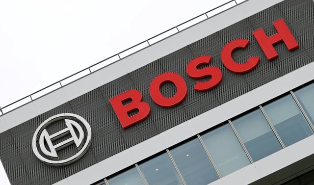 Der Bosch-Konzern will in seiner Autozuliefersparte offenbar noch deutlich mehr Stellen streichen als bislang bekannt. Das Düsseldorfer "Handelsblatt" berichtete unter Verweis auf Branchenkreise über einen geplanten Jobabbau im fünstelligen Bereich.