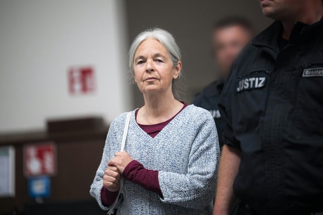Vor dem Landgericht Verden hat ein Prozess gegen Unterstützer der ehemaligen RAF-Terroristen Daniela Klette, Burkhard Garweg und Ernst-Volker Staub begonnen. Sie sollen die Brandstiftung an einem Gebäude der Staatsanwaltschaft geplant haben.