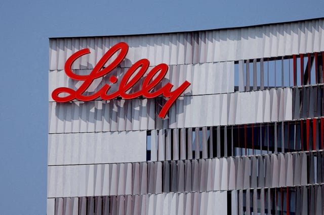 The Eli Lilly logo is shown on one of the company's offices in San Diego, California, U.S., September 17, 2020. REUTERS/Mike Blake/File Photo