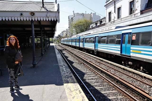 Los trenes funcionan a una velocidad muy limitada y esto origina demoras para trasladarse por el AMBA