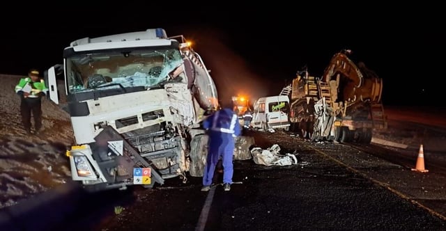 Tres vehículos chocaron en la vía Interoceánica en Moquegua con varios muertos y heridos.