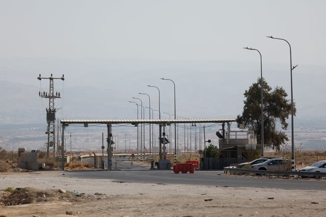 Allenby Bridge Crossing between West Bank and Jordan is closed, in the Israeli-occupied West Bank, September 24, 2025. REUTERS/Ammar Awad/ File Photo