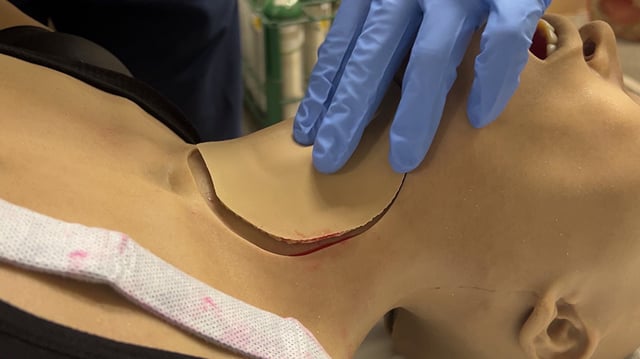 Small 3D-printed liquid capsules inserted between layers of tissue burst open, mimicking blood, when surgeons make an incision.