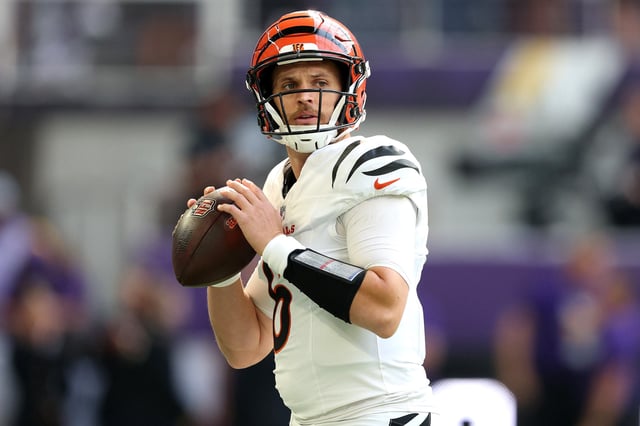 Jake Browning #6 of the Cincinnati Bengals warms up before a game against the Minnesota Vikings at U.S. Bank Stadium on September 21, 2025 in Minneapolis, Minnesota.