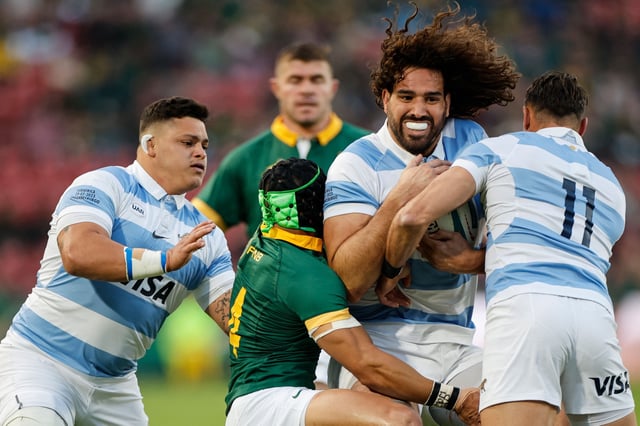 Lucas Paulos (de pelo largo) y su participación en el Rugby Championship de 2023 ante Sudáfrica, en el Ellis Park de Johannesburgo