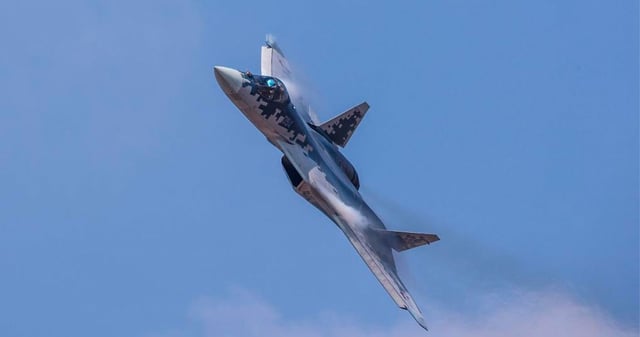 Un avión de combate Su-57 de Rusia participa en una presentación durante el Airshow China. Foto: Xinhua