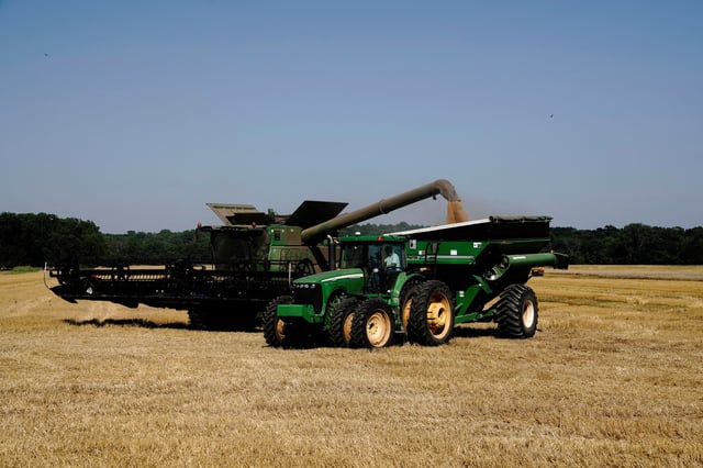 A John Deere combine is used near Skedee, Oklahoma, U.S. June 13, 2024.  REUTERS/Nick Oxford/File Photo