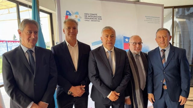 En el comité binacional, destacó que mejorar la conectividad con Chile favorece el turismo, el comercio y la integración regional.