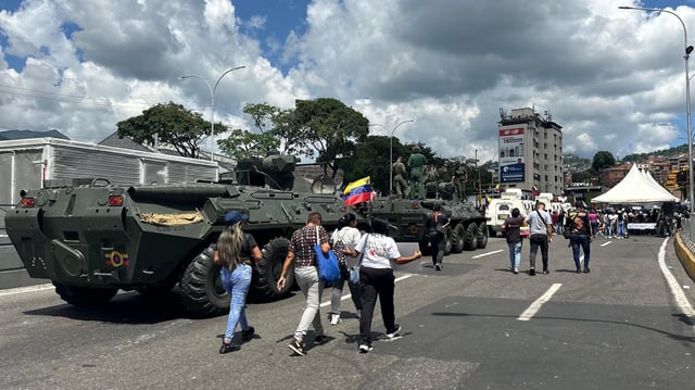 El gobierno de Maduro emprendió medidas para enseñar a la población civil a usar armamento ante una eventual agresión estadounidense.