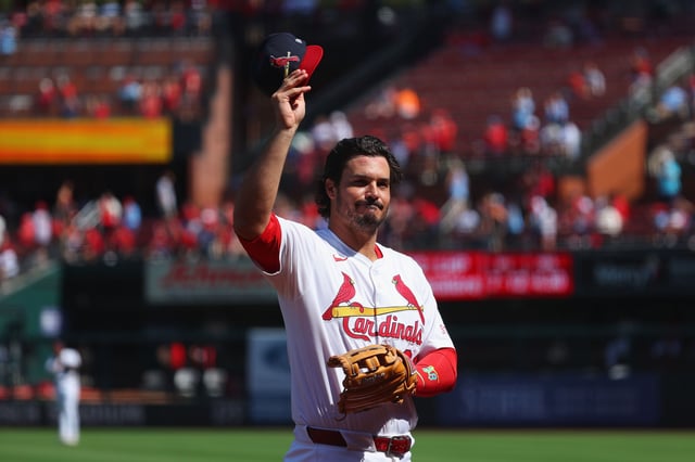 ST LOUIS, MISSOURI - SEPTEMBER 21: Nolan Arenado #28 of the St. Louis Cardinals acknowledges the fans after being ceremoniously removed from the game prior to playing against the Milwaukee Brewers at Busch Stadium on September 21, 2025 in St Louis, Missouri. (Photo by Dilip Vishwanat/Getty Images)