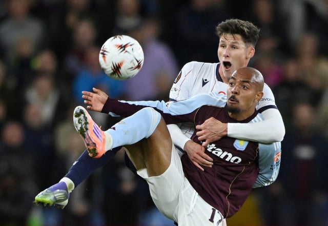 Soccer Football - UEFA Europa League - Aston Villa v Bologna - Villa Park, Birmingham, Britain - September 25, 2025 Bologna's Martin Vitik in action with Aston Villa's Donyell Malen REUTERS/Jaimi Joy