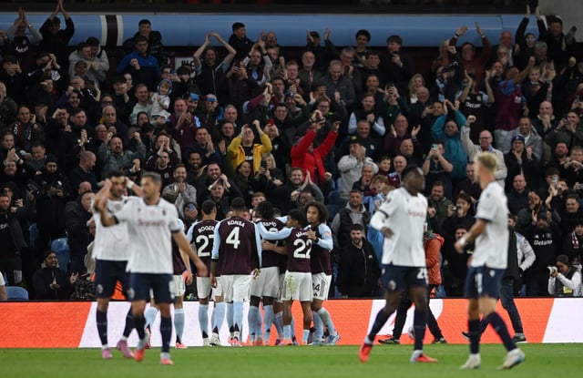 Soccer Football - UEFA Europa League - Aston Villa v Bologna - Villa Park, Birmingham, Britain - September 25, 2025 Aston Villa's John McGinn celebrates scoring their first goal with teammates REUTERS/Jaimi Joy