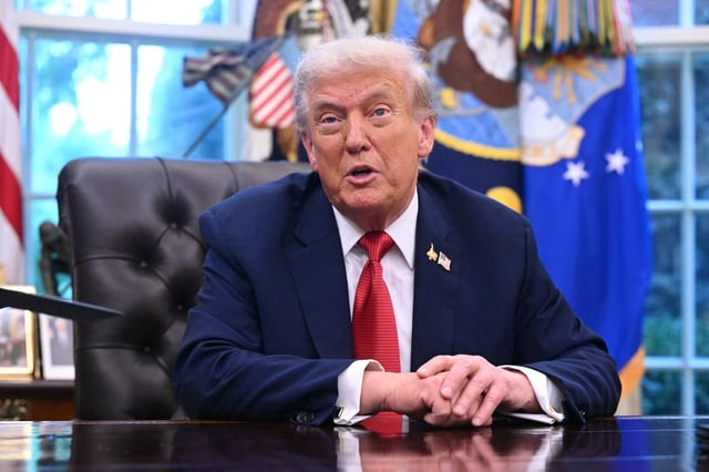 Le président américain Donald Trump s’adresse à la presse dans le bureau ovale de la Maison-Blanche à Washington, le 25 septembre 2025.