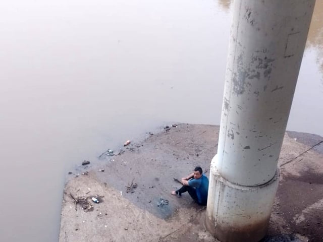 Joven arrojado desde lo alto de un puente en Culiacán