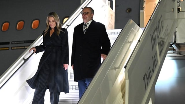 Anthony Albanese and partner Jodie Haydon arrive in the UK (Image: AAP/Lukas Coch)