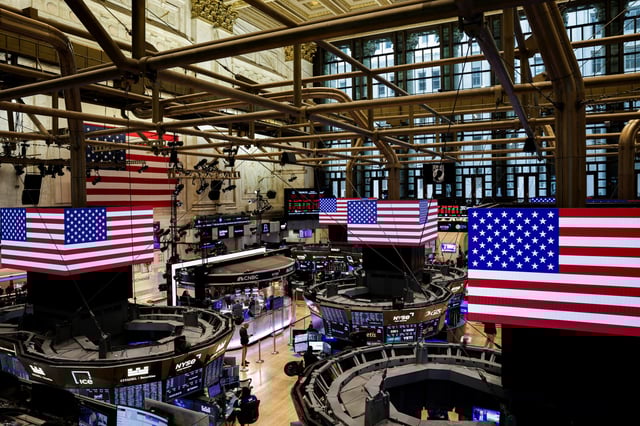 American flags are displayed on screens on the floor at the New York Stock Exchange (NYSE) in New York City, U.S., September 22, 2025. REUTERS/Jeenah Moon/File Photo