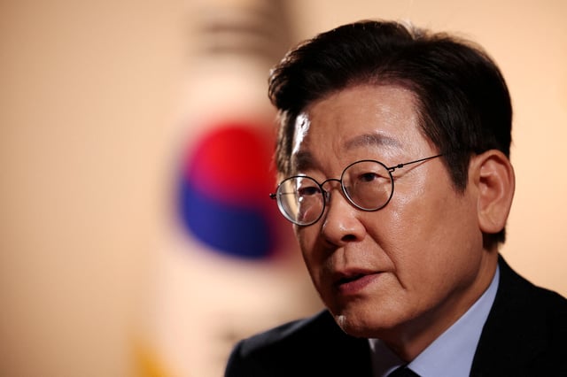 South Korean President Lee Jae Myung pauses as he answers a reporter's question during an interview with Reuters at the Presidential Office in Seoul, South Korea, September 19, 2025.   REUTERS/Kim Hong-Ji/File Photo