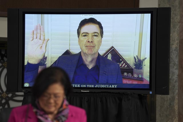 Archivo - El exdirector del FBI James Comey presta juramento por videoconferencia durante una audiencia del Comité Judicial del Senado en Washington, D.C., Estados Unidos