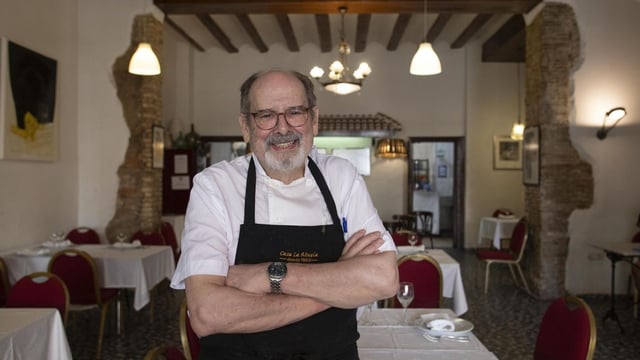 Casa La Abuela, uno de los referentes gastronómicos de la Costera, se mantiene fiel a sus raíces desde 1950, en manos de la misma familia durante tres generaciones y sin cambiar de emplazamiento 