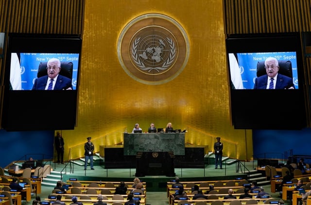 Le président palestinien Mahmoud Abbas s'exprime par vidéo lors d'un débat général au siège des Nations unies, à New York, le 25 septembre 2025