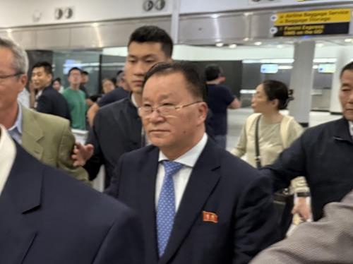 North Korea's Vice Foreign Minister Kim Son-gyong arrives at John F. Kennedy International Airport in New York at 11:45 p.m. on Sept. 25, 2025 (local time). (Yonhap)
