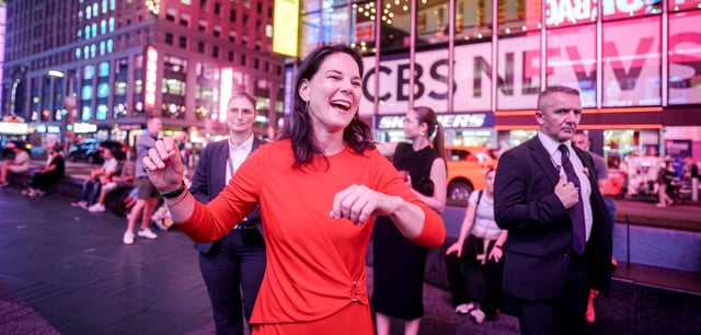 Ex-Ministerin Annalena Baerbock auf dem Times Square