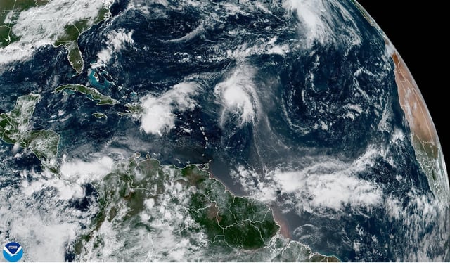Fotografí­a satelital que muestra el huracán Gabrielle, ayer.
