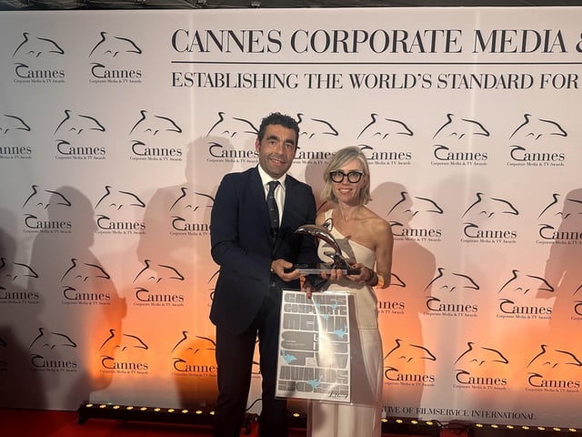 Luis López, al recoger el premio