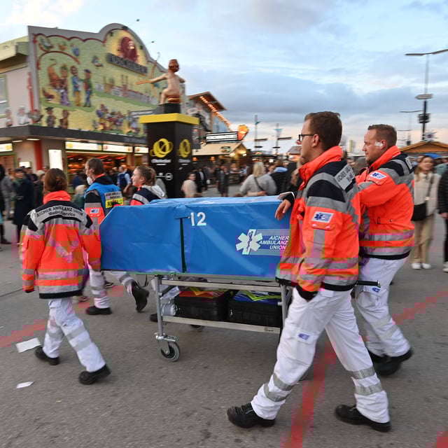 Sanitäter auf dem Oktoberfest - in diesem Jahr gab es bereits zwei Todesfälle