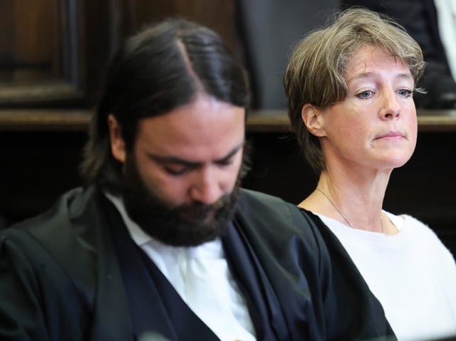 Die Angeklagte Christina Block (52) und ihr Verteidiger Ingo Bott im Landgericht Hamburg