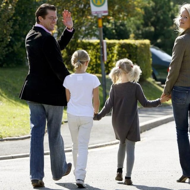 Karl Theodor zu Guttenberg ist mit seiner Frau und seinen zwei Töchtern Anna und Mathilda in die USA ausgewandert. Die Eltern sind mittlerweile getrennt.