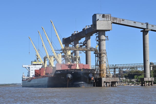 VALOR AGREGADO. La soja argentina tiene en los subproductos de la molienda a los mayores exponentes del comercio exterior. No obstante, su producción no repunta y pierde eficiencia ante sus competidores mundiales. (Gentileza Fertilizar)