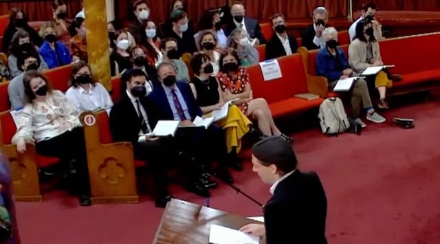 Assemblymember Zohran Mamdani sits beside Comptroller Brad Lander at Kolot Chayeinu Rosh Hashanah services on Sept. 22, 2025. (Screenshot)