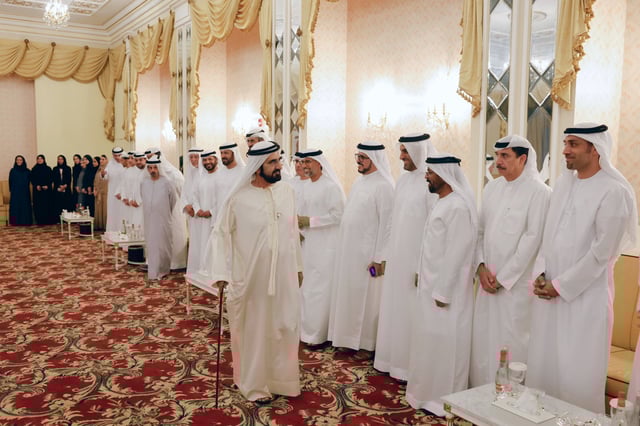 محمد بن راشد يلتقي جمعاً من أعيان البلاد والتجّار ورجال الأعمال والمستثمرين والقيادات التنفيذية وكبار المسؤولين بدبي