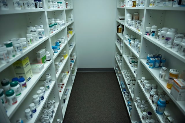 Le président américain Donald Trump a annoncé une taxe de 100% sur tout médicament breveté importé à compter du 1er octobre, frappant de plein fouet le premier marché mondial du secteur