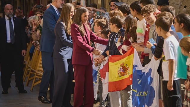 Sus Majestades los Reyes Don Felipe y Doña Letizia acompañados de la Princesa de Asturias y de Viana realizará