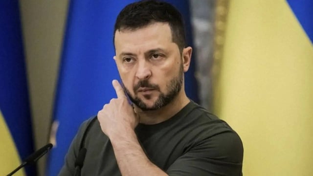 ​Ukrainian President Volodymyr Zelenskyy has warned Russia amidst US backing.​