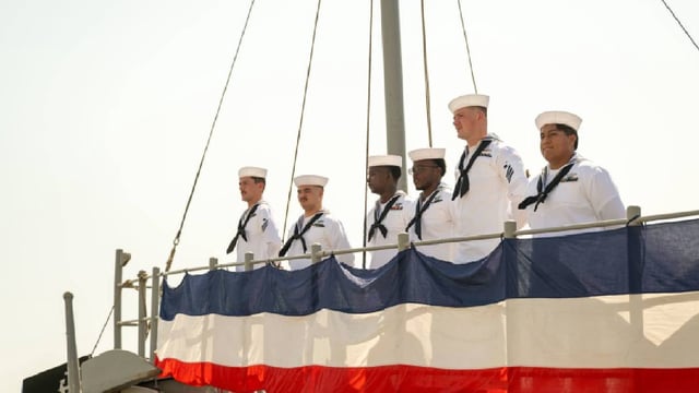 US Sailors man the rails of USS Dextrous (MCM 13) during a decommissioning ceremony in Bahrain. Credit: US Navy.